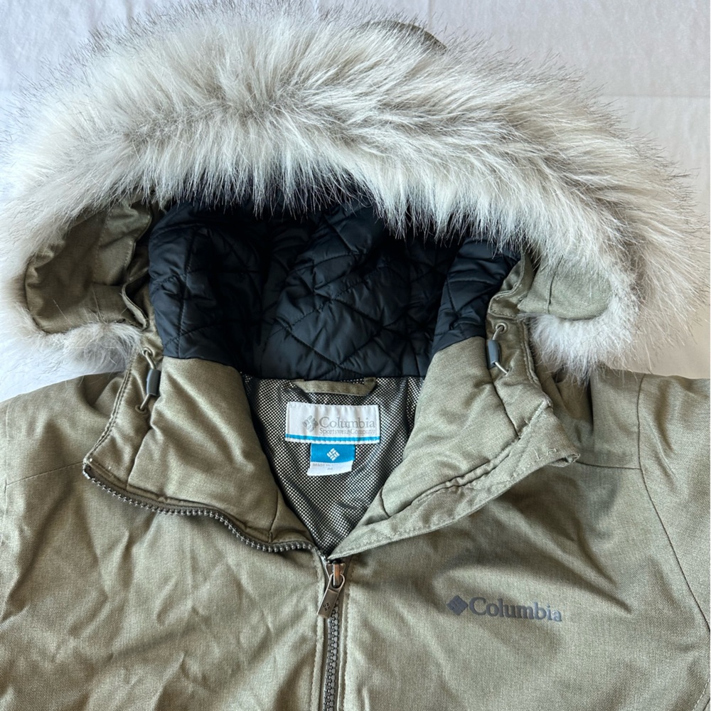 Columbia Women’s olive Puffer Jacket with Faux Fur Trim - Picture 4 of 6
